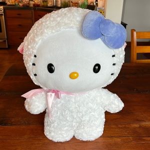 Hello Kitty in sheep costume